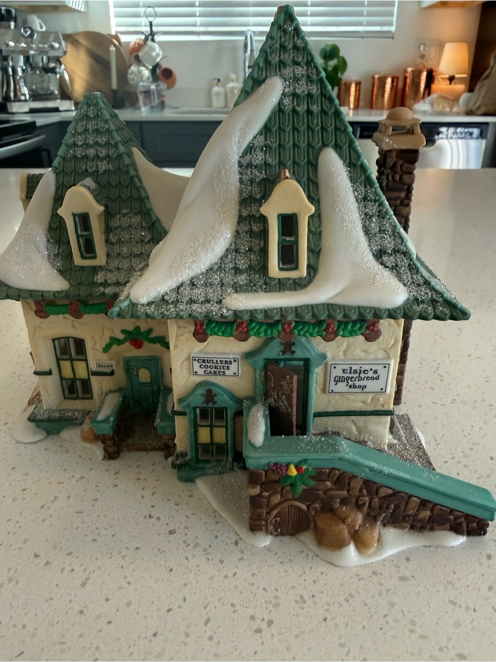 Department 56 Elsie’s Gingerbread Shop Christmas village